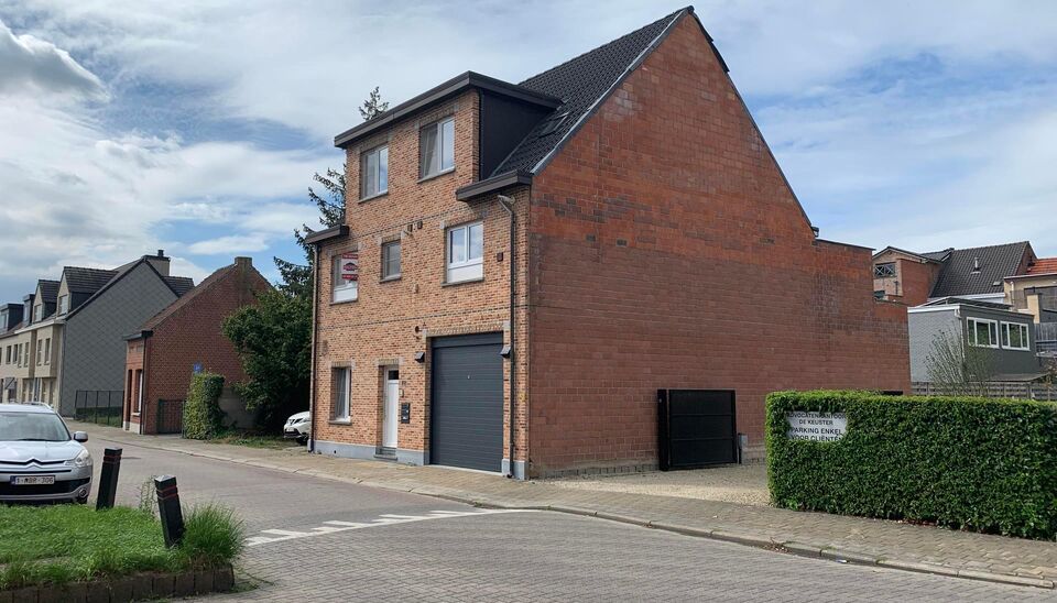 35487e24-6e5b-4609-a6d8-ba4a18362a80/b17f3d9c-b5b7-490e-b33c-969bb24ae987